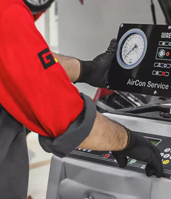 German Expert Filling setting the Car Ac Gas in a Car