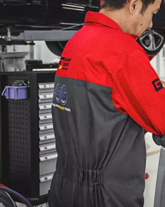 German Expert Fixing the car Ac problem on AirCon Service Center Machine